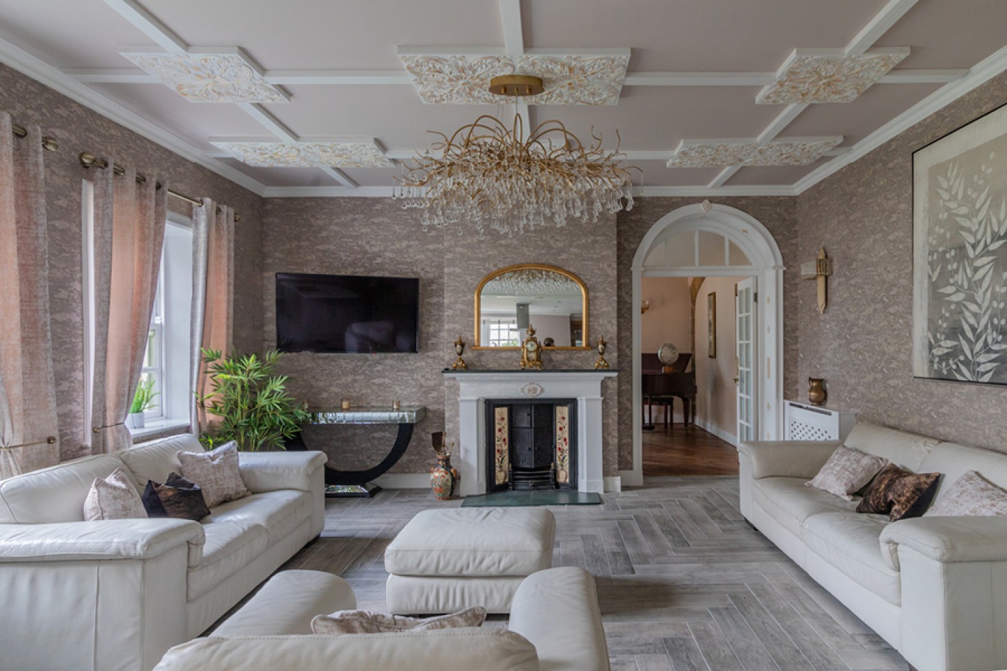 Large open lounge with details ceilings and glass chandelier